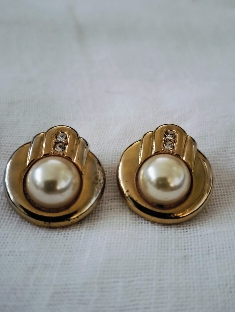 Vintage Allison Reed Gold Tone Faux Mabe Pearl Crystal Clip On Earrings